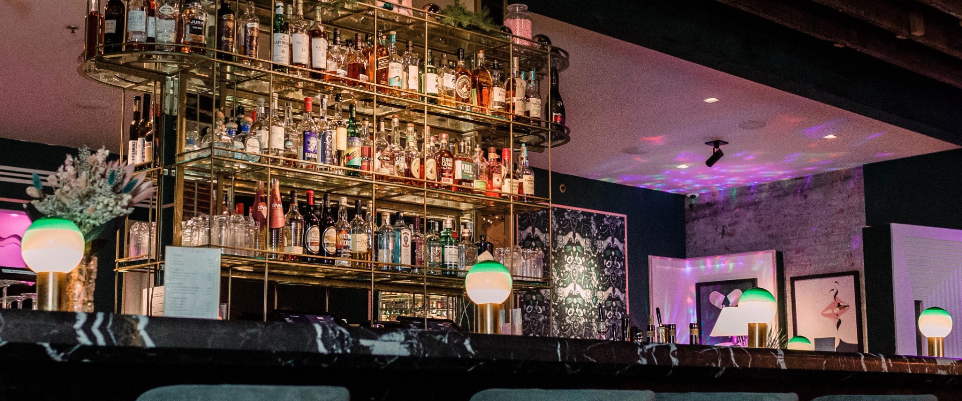 What Payment Methods are Accepted at Pubs and Bars in Orange County