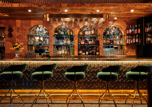 What is the Typical Age Range of Patrons at Pubs and Bars in Orange County, Florida?